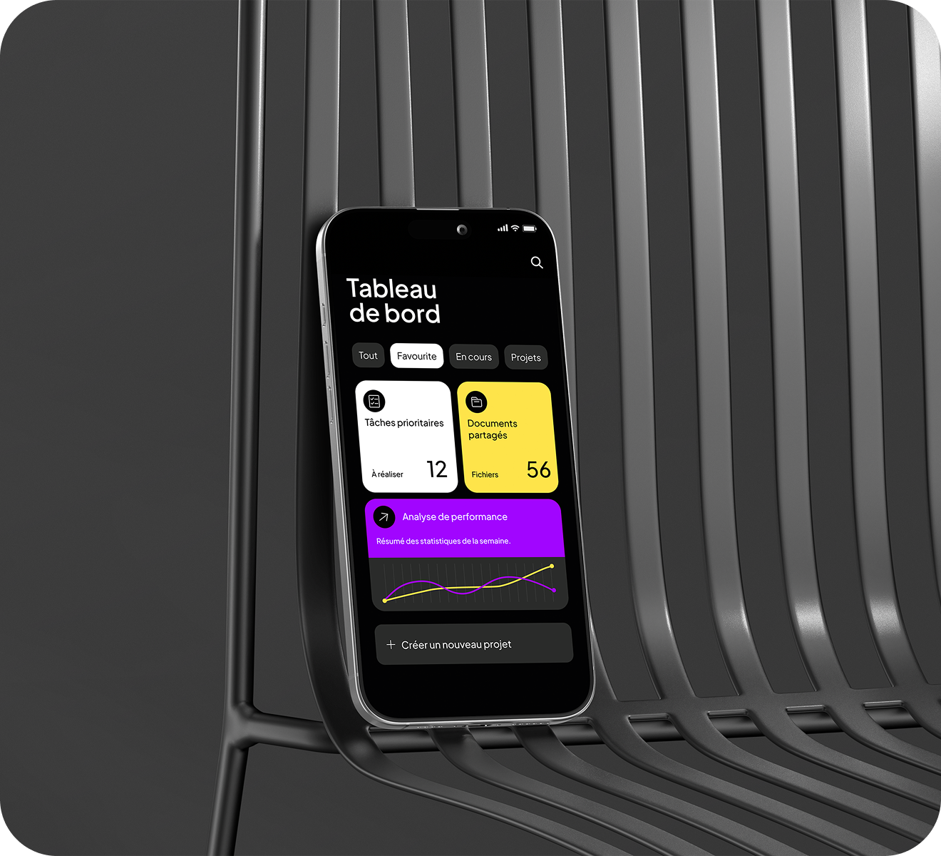 Smartphone affichant un tableau de bord de marque — Brand Essentials